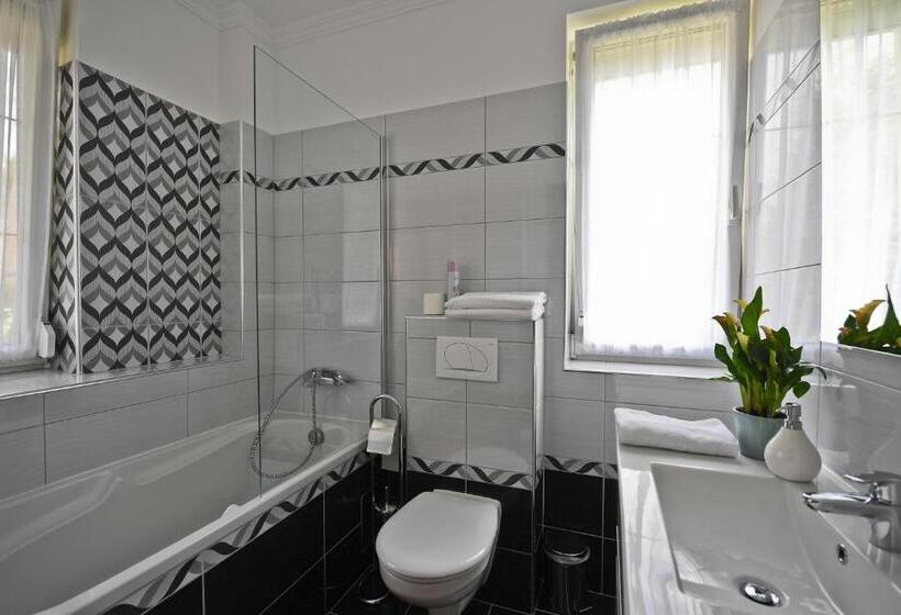 דירת חדר נוף לגינה, Rajna Villabridge&spa