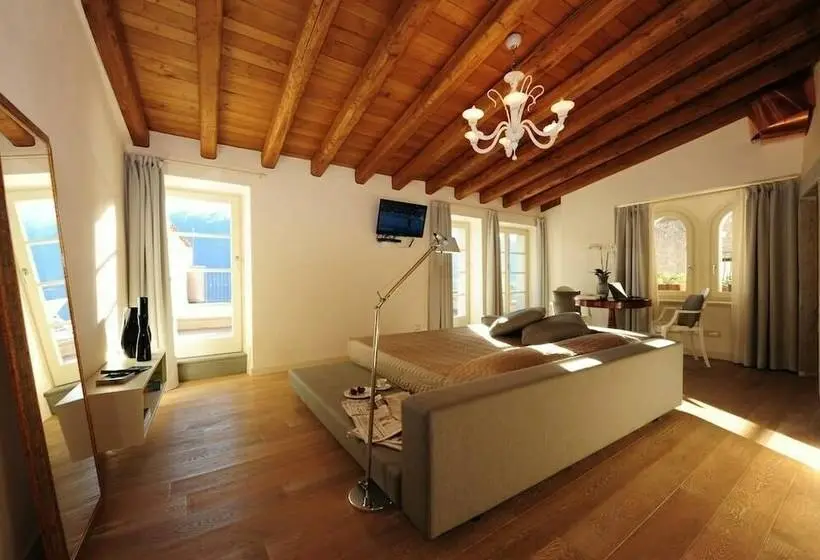 湖の見えるジュニアスイート, Locanda Al Castelletto