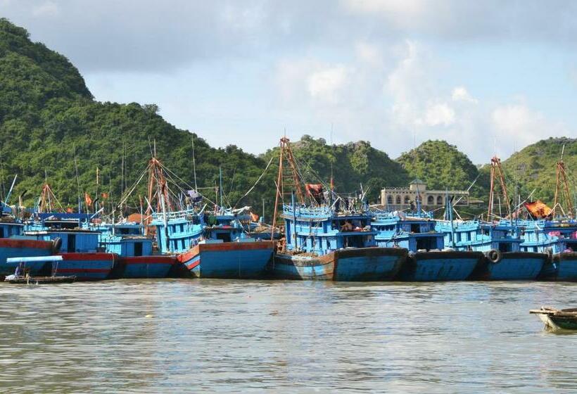 اتاق سوپریور با چشم‌انداز دریا, Phuong Mai Family