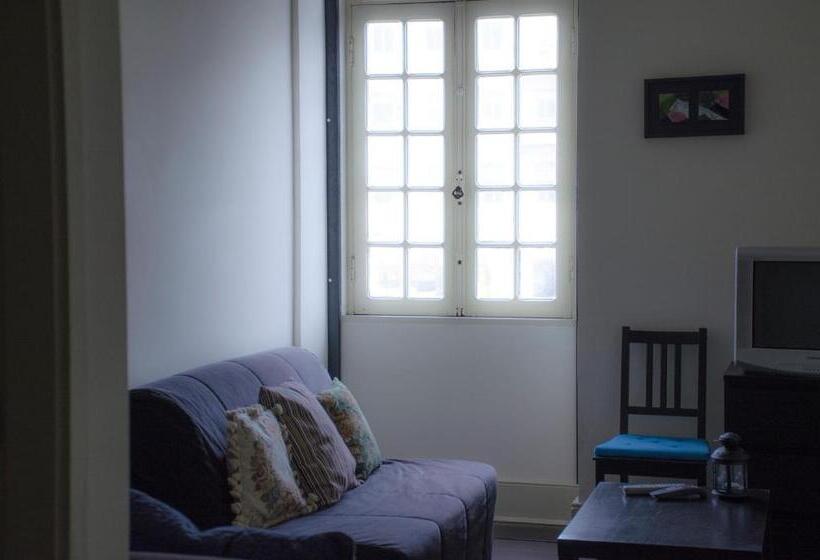 דירת משפחה, Alameda Guest House 1