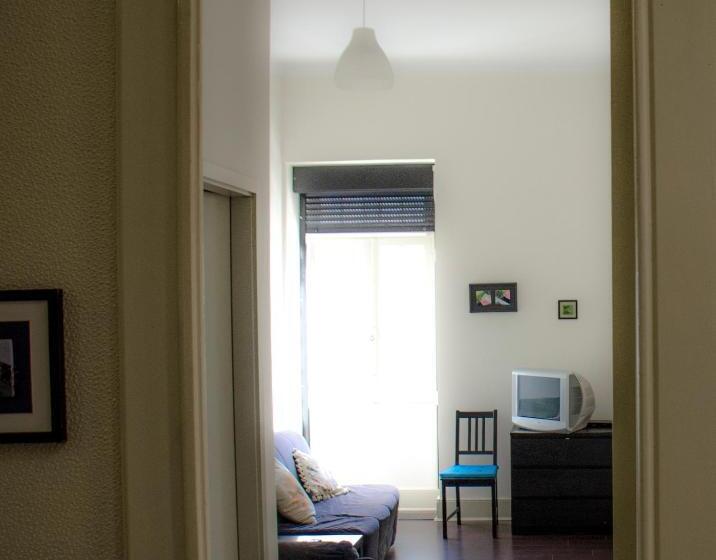 דירת משפחה, Alameda Guest House 1