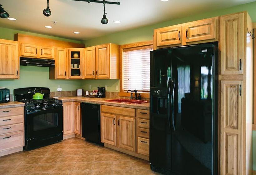 Апартаменты Deluxe 1 Спальня, Mt Gardner Inn