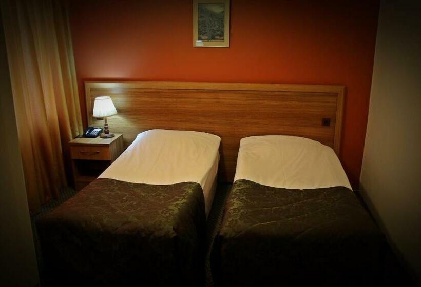 Quarto standard, First Apart