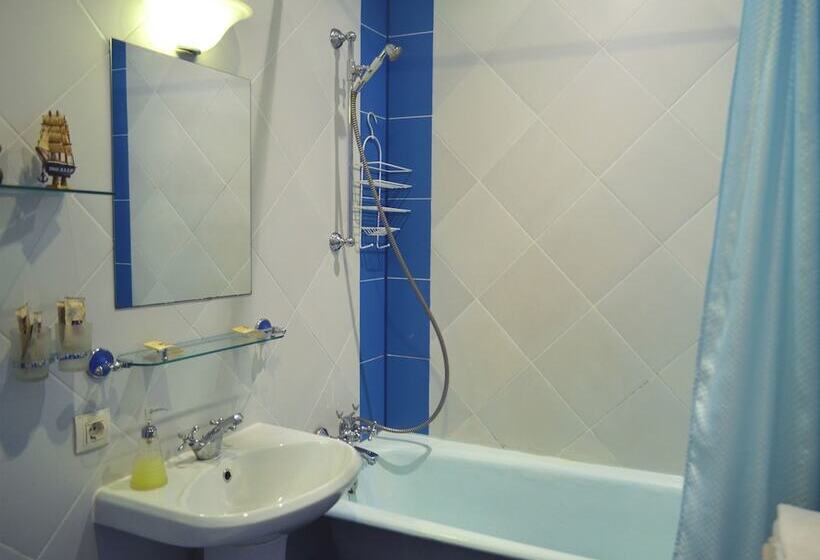 Standard Kolmen Hengen Huone, Comfort On Chekhova