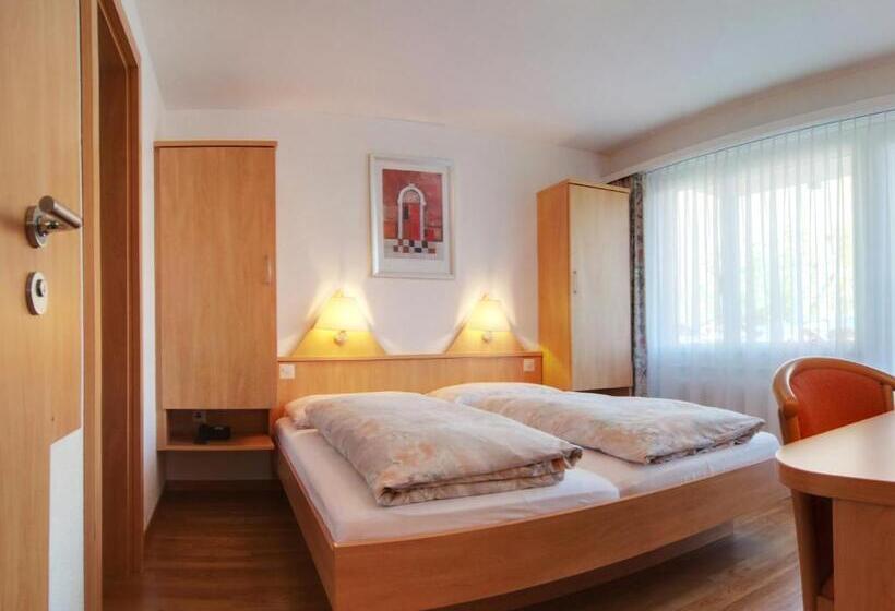 家族用アパートメント, Eden No. 7