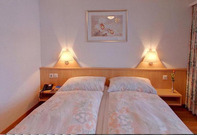 家族用アパートメント, Eden No. 7