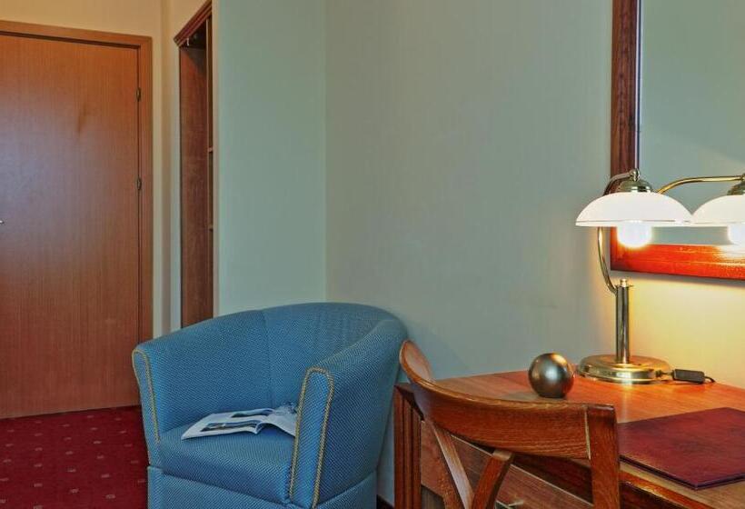 Номер Стандарт, Gold