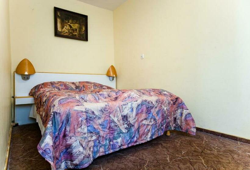 اتاق استاندارد یک نفره, Hostel Malinowski City