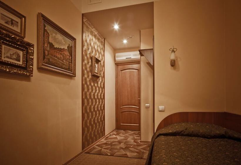 اتاق استاندارد یک نفره, Kholstomer