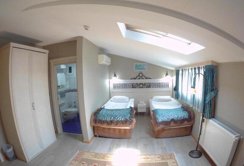 اتاق استاندارد سه نفره, Novano