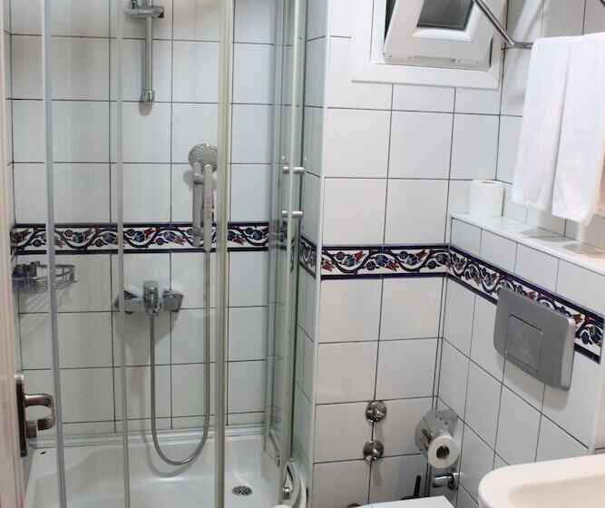 اتاق استاندارد یک نفره, Novano