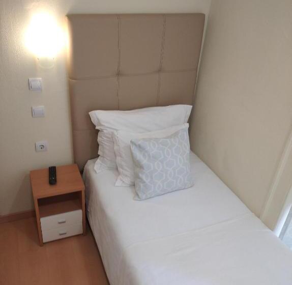 اتاق استاندارد یک نفره, Pensao Estacao Central