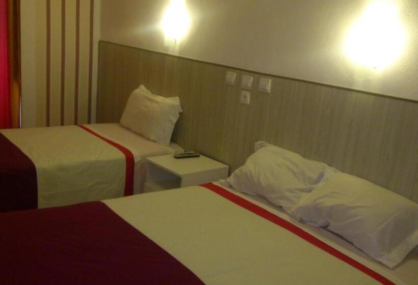 اتاق استاندارد سه نفره, Pensao Estacao Central