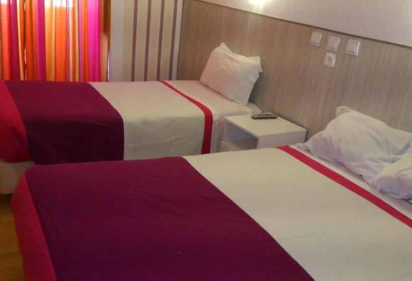 اتاق استاندارد سه نفره, Pensao Estacao Central