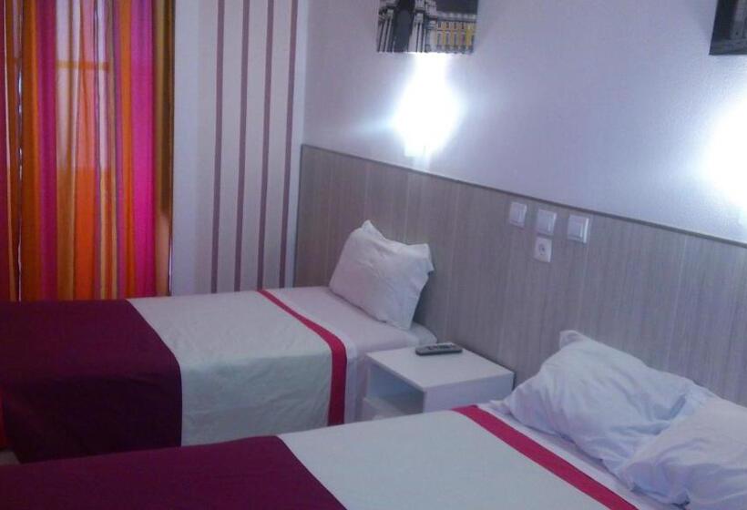 اتاق استاندارد سه نفره, Pensao Estacao Central