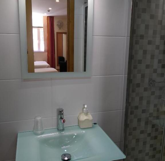 اتاق استاندارد سه نفره, Pensao Estacao Central