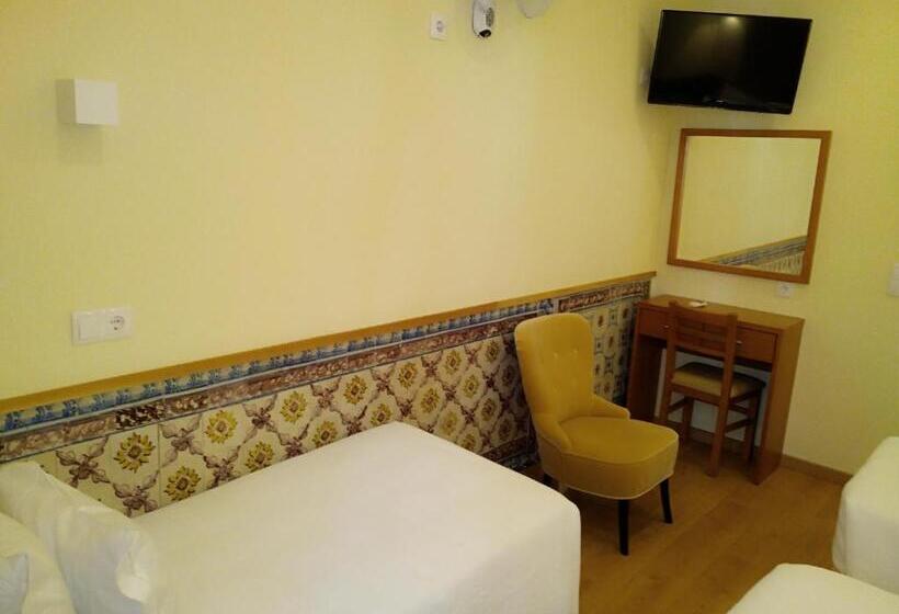 اتاق استاندارد سه نفره, Pensao Estacao Central