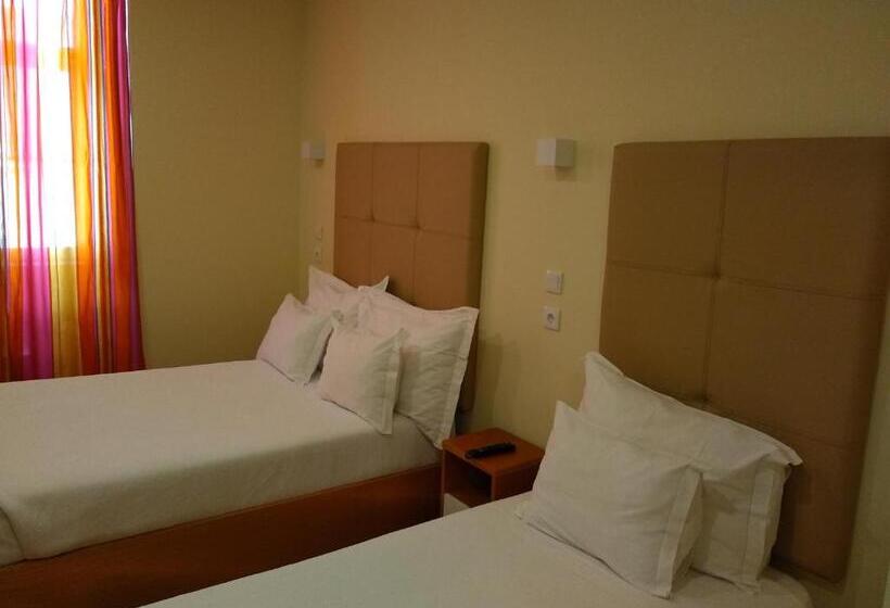 اتاق استاندارد سه نفره, Pensao Estacao Central