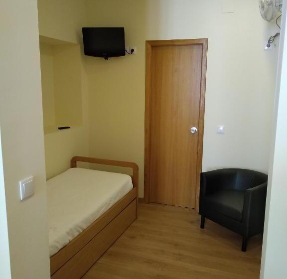 اتاق استاندارد سه نفره, Pensao Estacao Central