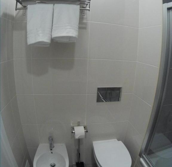 اتاق راحتی, Pensao Estacao Central