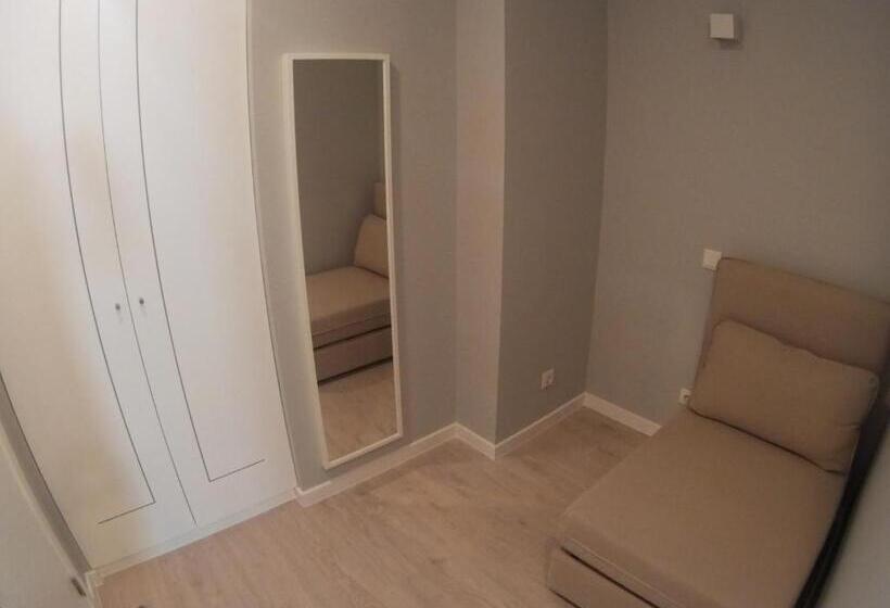 اتاق راحتی, Pensao Estacao Central