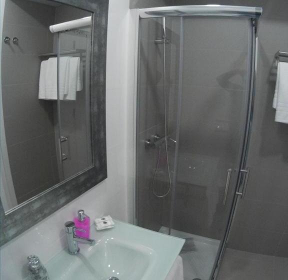 اتاق سوپریور سه تخته, Pensao Estacao Central