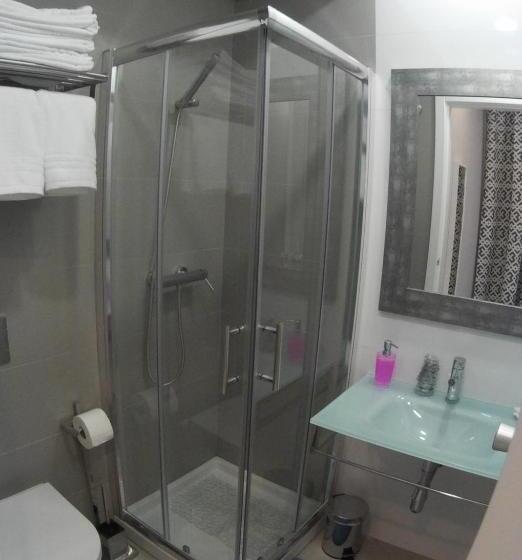 اتاق استاندارد سه تخته با بالکن, Pensao Estacao Central