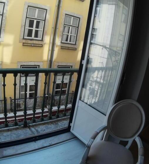 اتاق استاندارد سه تخته با بالکن, Pensao Estacao Central