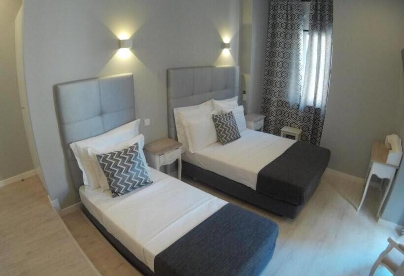 اتاق استاندارد سه تخته با بالکن, Pensao Estacao Central