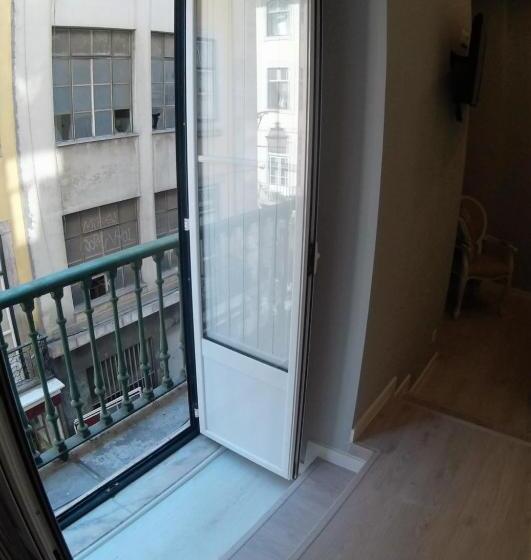 Comfort room with balcony, Pensao Estacao Central