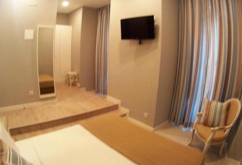 Comfort room with balcony, Pensao Estacao Central
