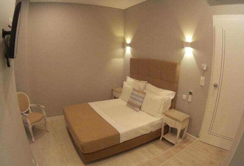 Comfort room with balcony, Pensao Estacao Central
