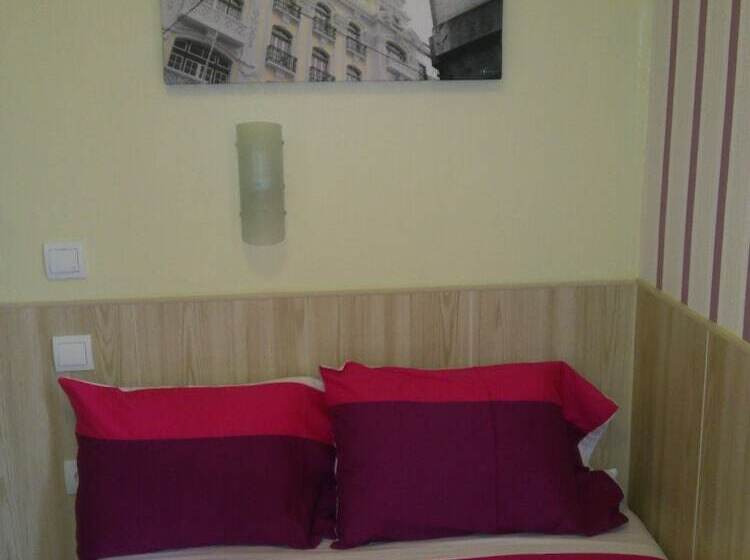 اتاق استاندارد یک نفره, Pensao Estacao Central