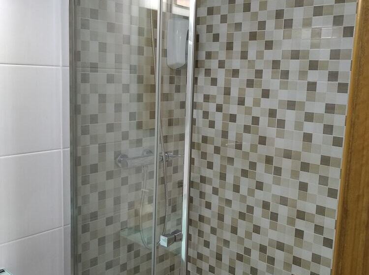 اتاق استاندارد سه نفره, Pensao Estacao Central