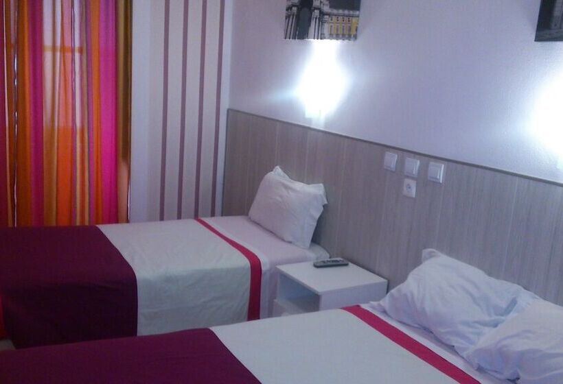 اتاق استاندارد سه نفره, Pensao Estacao Central