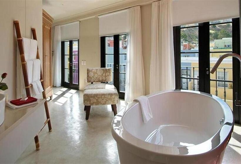 سوییت لوکس, Rouge On Rose Boutique