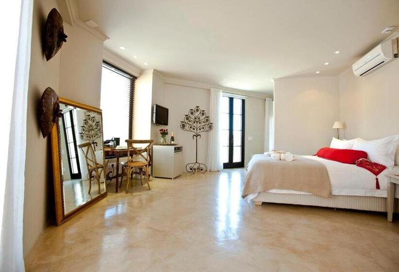 سوییت لوکس, Rouge On Rose Boutique