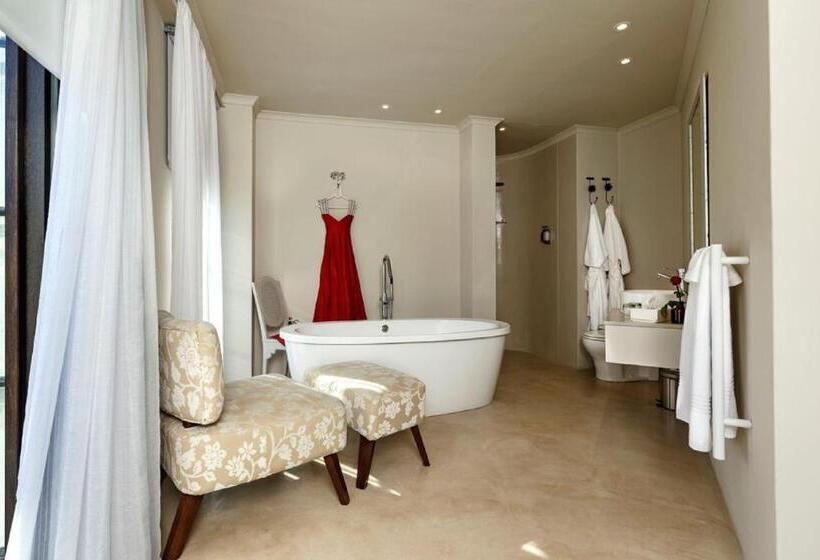 سوییت لوکس, Rouge On Rose Boutique