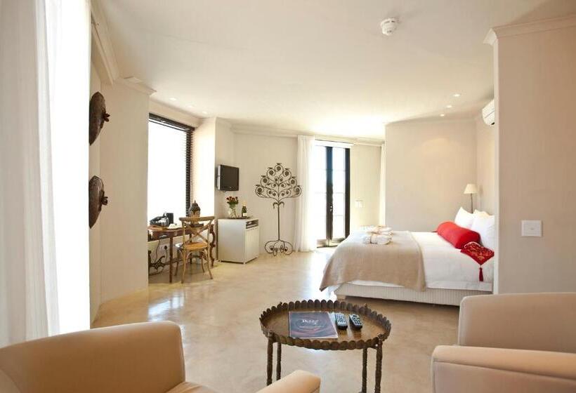 سوییت لوکس, Rouge On Rose Boutique