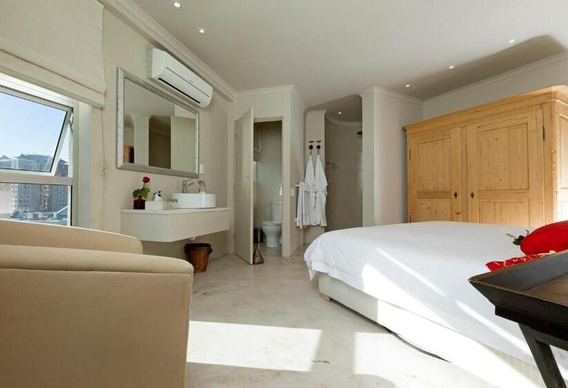 سوییت لوکس, Rouge On Rose Boutique