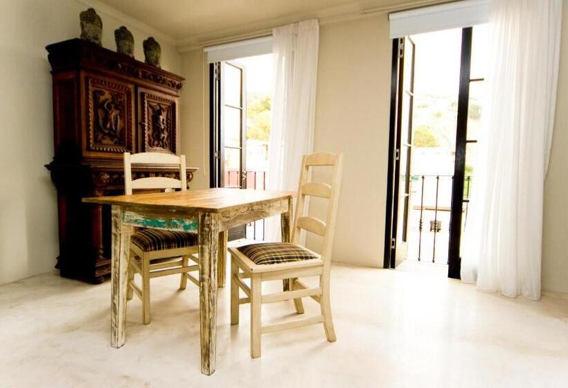 سوییت لوکس, Rouge On Rose Boutique