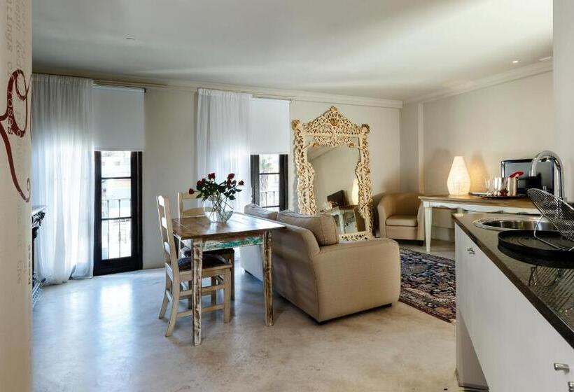 سوییت لوکس, Rouge On Rose Boutique