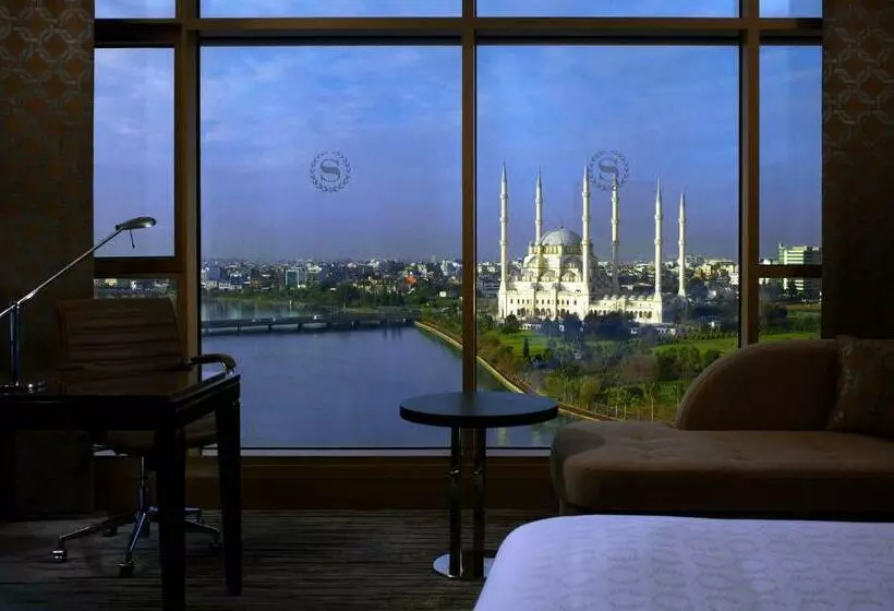 اتاق لوکس با تخت بزرگ, Sheraton Grand Adana