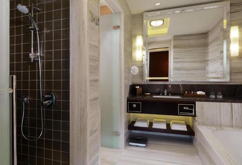 Club Room King Bed, Sheraton Grand Adana