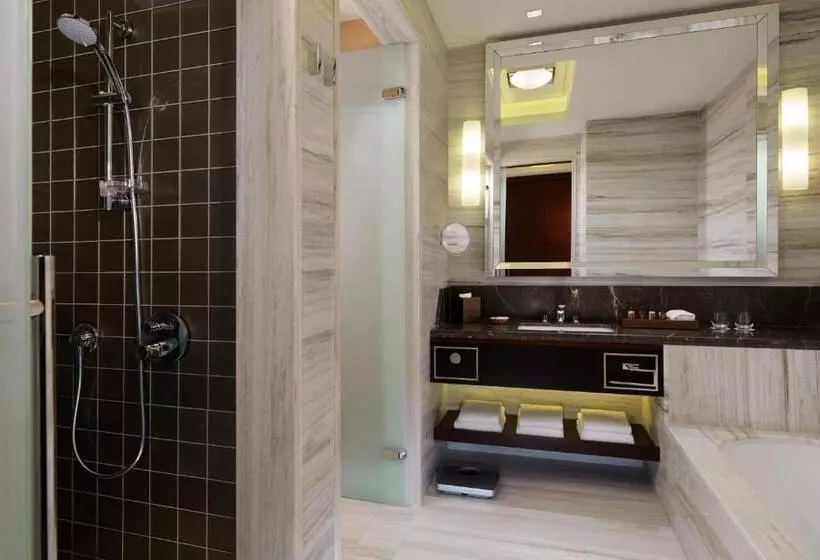 Club Room King Bed, Sheraton Grand Adana