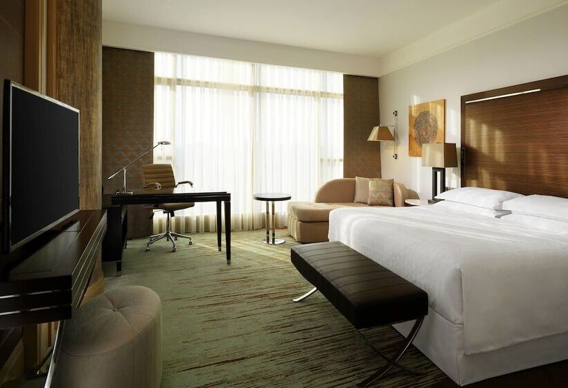 Deluxe room with river view, Sheraton Grand Adana