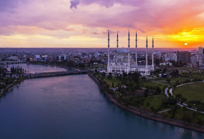 Deluxe room with river view, Sheraton Grand Adana