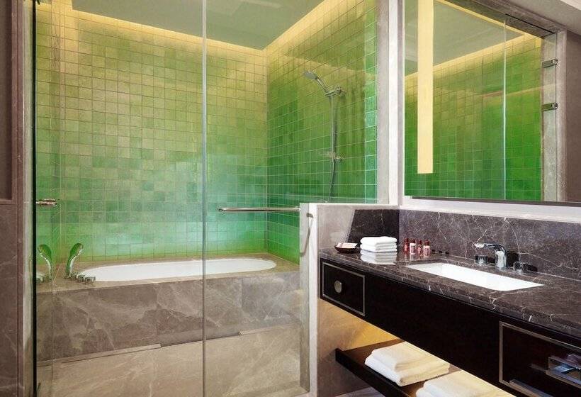 Deluxe room with river view, Sheraton Grand Adana