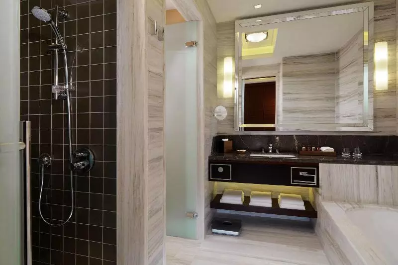 Club Room King Bed, Sheraton Grand Adana