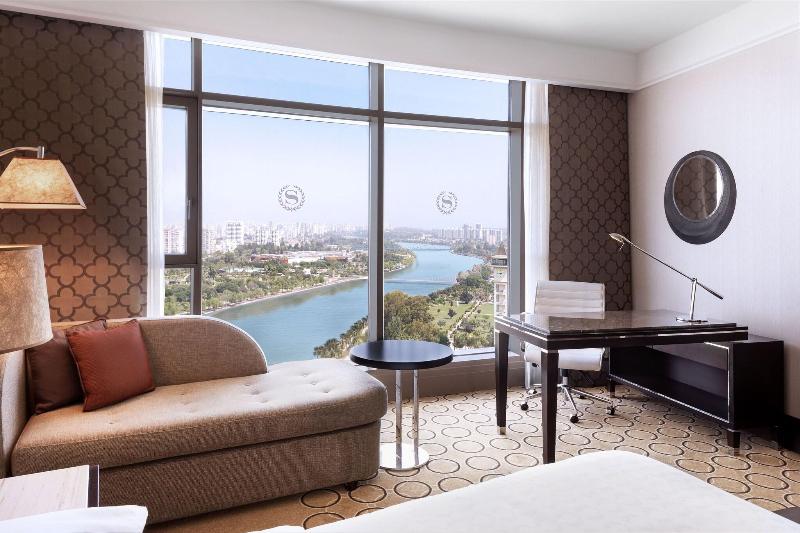 Club Room King Bed, Sheraton Grand Adana